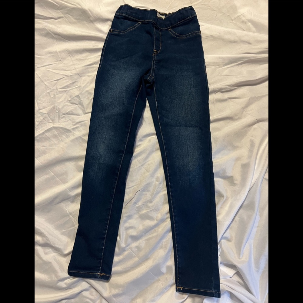 EUC Levi’s denim jeans. Size 8 girls.